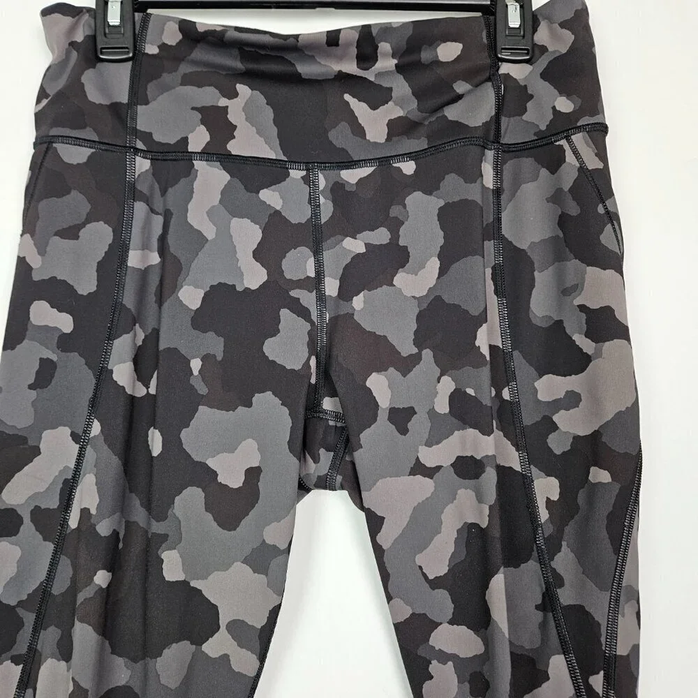 ATHLETA Lightning Camo 7/8 Tight Legging Black/Gray L 487500-00